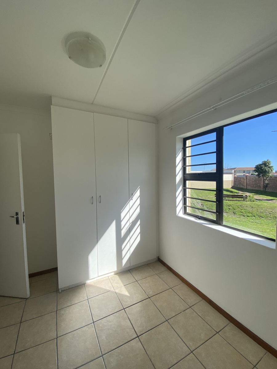 To Let 2 Bedroom Property for Rent in Guldenland Western Cape